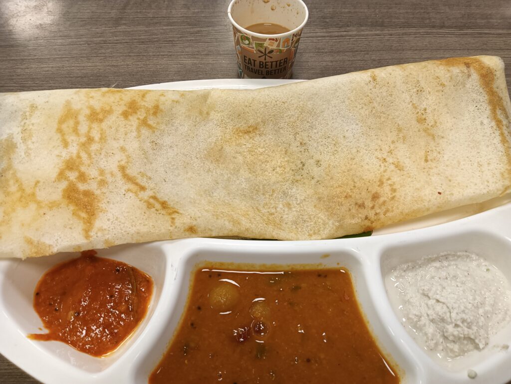 チェンナイ空港のレストランで食べたドーサとコーヒー