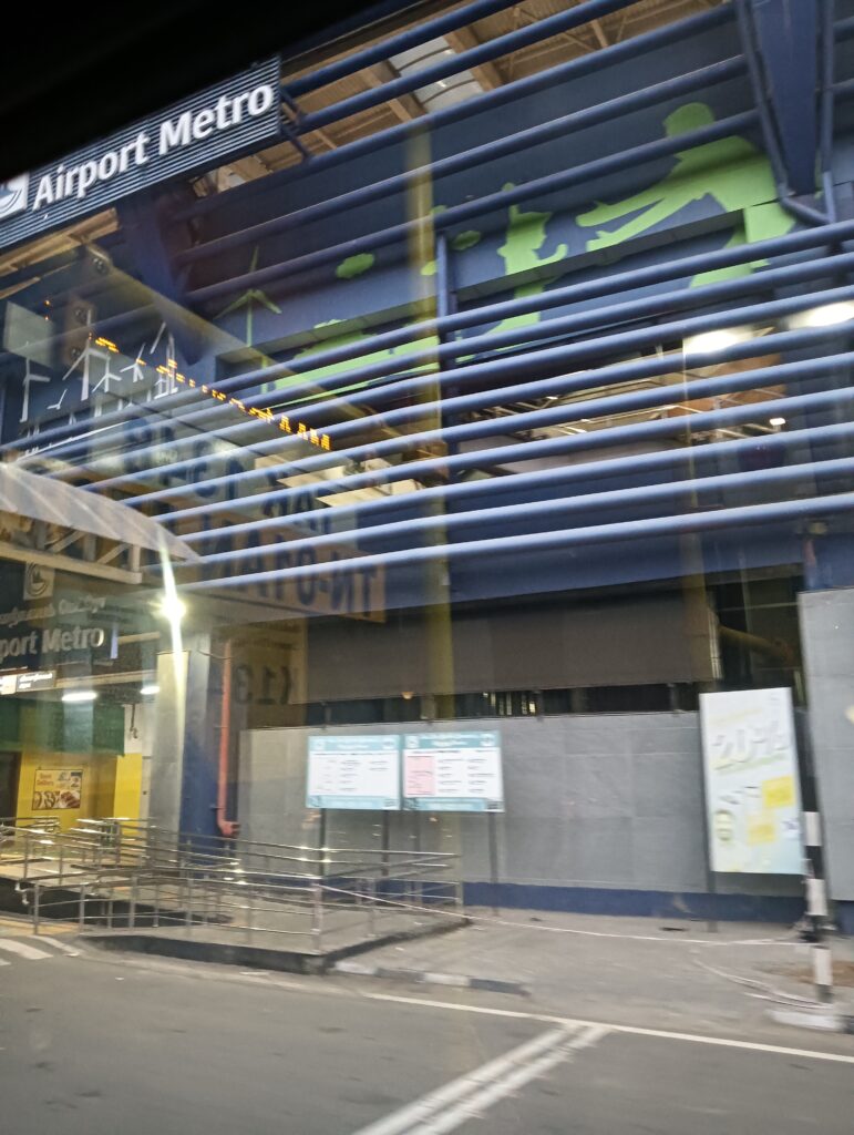 ホテルが入っているメトロの建物