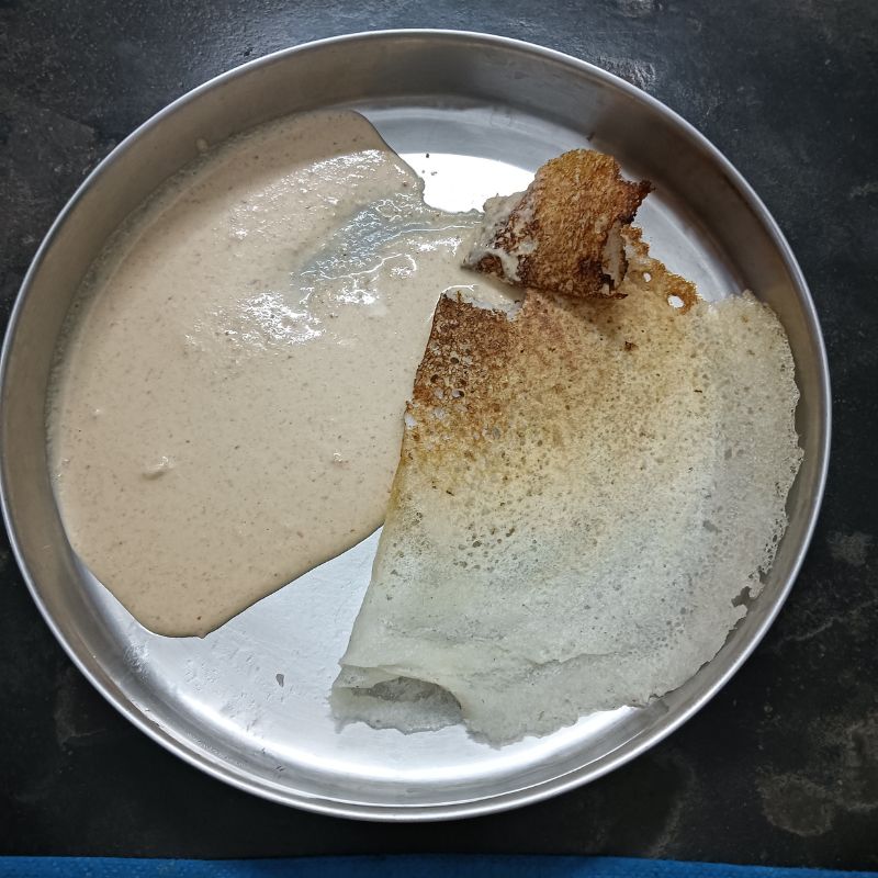 ティルヴァンナーマライのRadha's Kitchenで食べたドーサとチャツネ