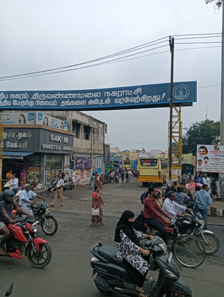 ティルヴァンナーマライのバスセンターの入り口