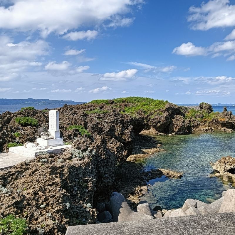 徳仁港に到着して最初に向かったエラブ岩